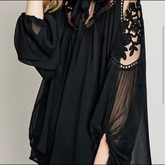 Black Lace Blouse - Picture 3 of 3